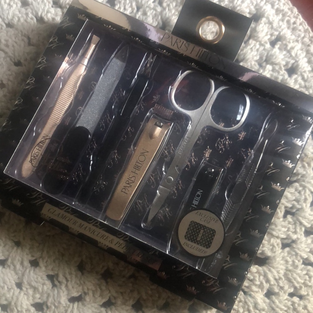 Paris Hilton Manicure & Pedicure Set with Carrying Case - Picture 2 of 7